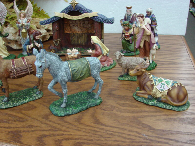 Thomas Kinkade Hawthorne Village Nativity Scene 16 Pc, Moose-R-Us.Com Log Cabin Decor