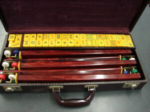 Vintage Mah-Jongg Butterscotch Bakelite Tile Game 5 Racks Case w/ Key