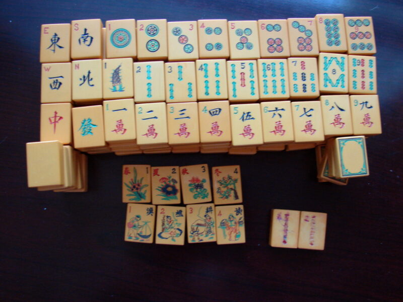 Vintage Mah-Jongg Butterscotch Bakelite Tile Game 5 Racks Case w/ Key, Moose-R-Us.Com Log Cabin Decor