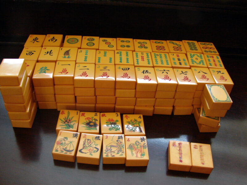 Vintage Mah-Jongg Butterscotch Bakelite Tile Game 5 Racks Case w/ Key, Moose-R-Us.Com Log Cabin Decor