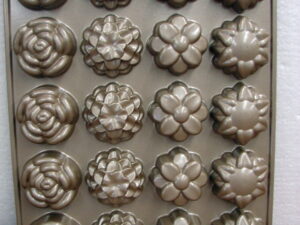 Nordic Ware Heavy Duty Cast Aluminum Petit Fours Cake Pan Flowers