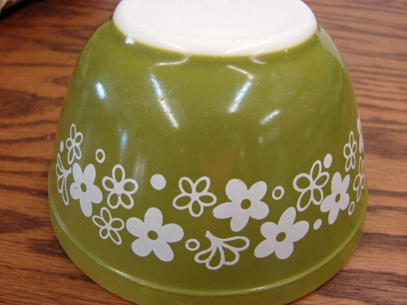Vintage PYREX Spring Blossom Crazy Daisy #401 Round Nesting Mixing