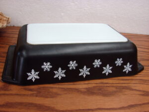 Vintage PYREX Black w/ White Snowflake #575 Baking Dish