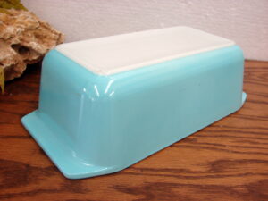 Vintage PYREX 913 Aqua Turquoise Robins Egg Blue Milk Glass Loaf Pan USA