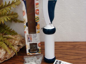 Roshco 27 pc Deluxe Cookie Press Bakers Advantage w/ Box