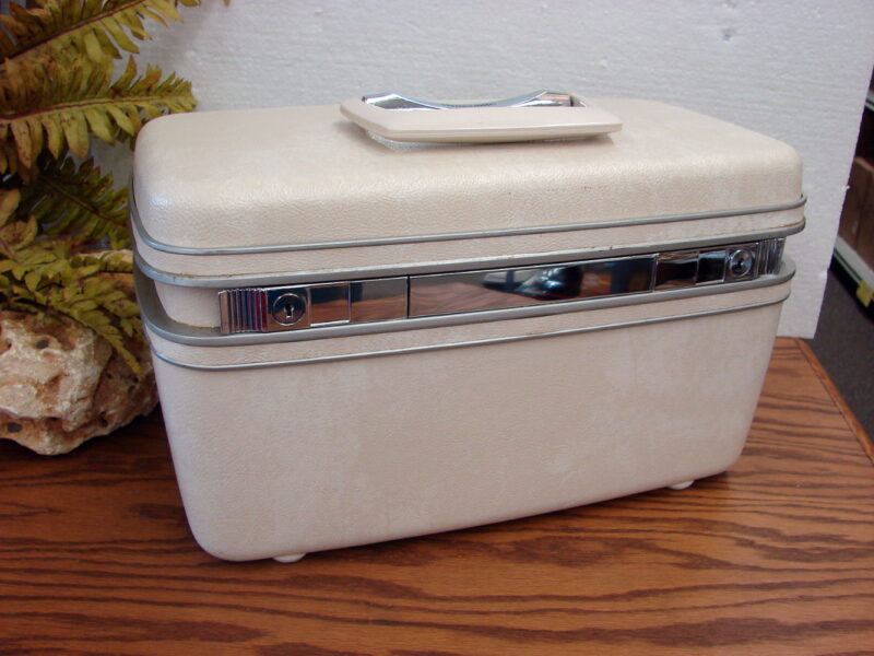 Vintage Samsonite White Cosmetic Make-up Carry-on Train Luggage Suitcase Case, Moose-R-Us.Com Antiques Collectibles Log Cabin Decor