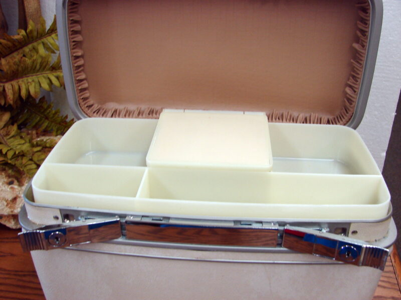 Vintage Samsonite White Cosmetic Make-up Carry-on Train Luggage Suitcase Case, Moose-R-Us.Com Antiques Collectibles Log Cabin Decor
