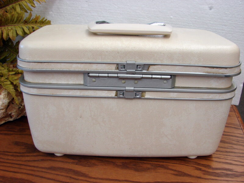 Vintage Samsonite White Cosmetic Make-up Carry-on Train Luggage Suitcase Case, Moose-R-Us.Com Antiques Collectibles Log Cabin Decor