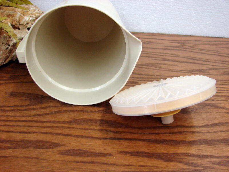 Vintage Tupperware 800 2 Qt Push Button Pitcher Tan Gold Design, Moose-R-Us.Com Log Cabin Decor