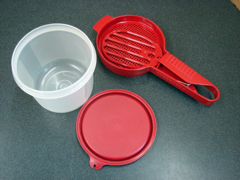 Vintage Tupperware Sift It Sifter Attached Bowl Lid Hand Held Red 1689, Moose-R-Us.Com Log Cabin Decor