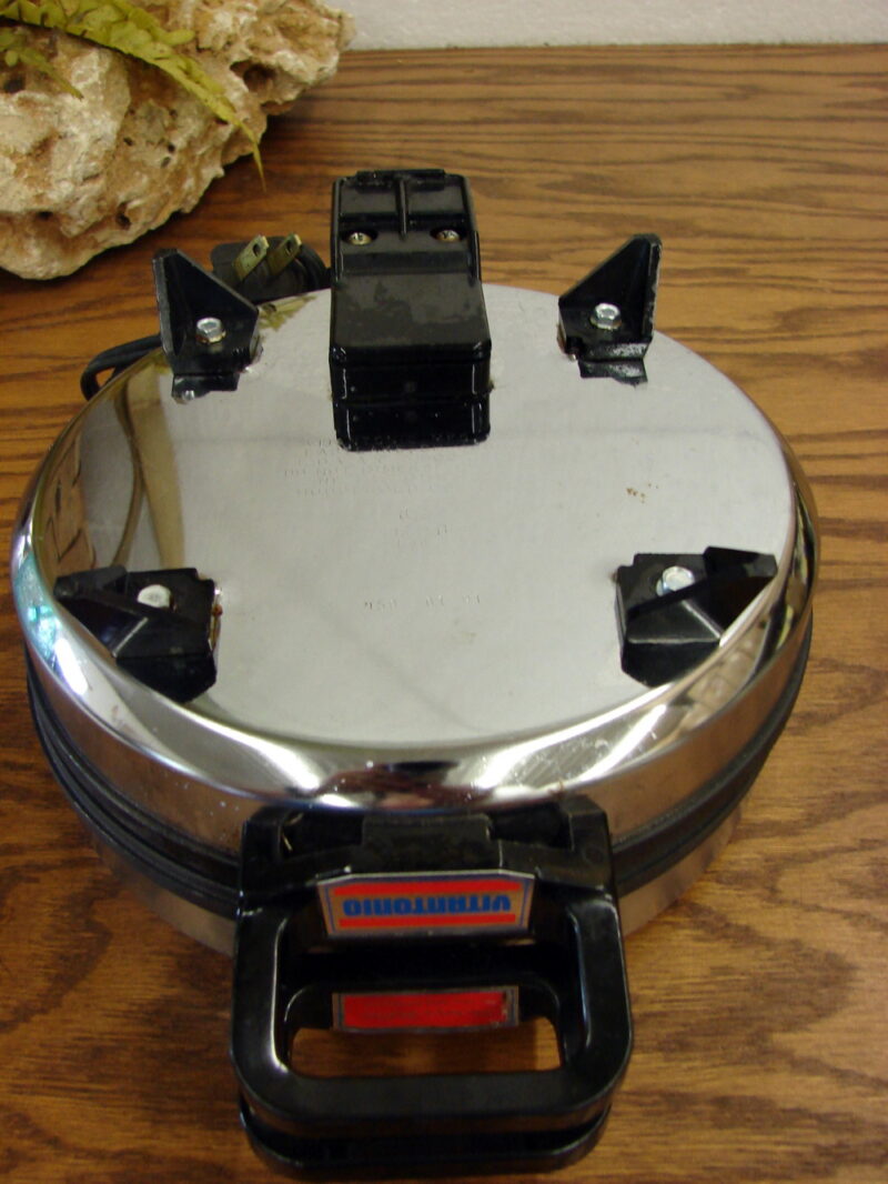 Vintage Vitantonio Mickey Mouse Walt Disney Co. Waffle Pancake Maker #950 Tested, Moose-R-Us.Com Log Cabin Decor
