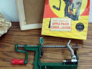 Vintage Cast Iron White Mountain Goodell Apple Peeler Parer Corer Slicer w/ Box