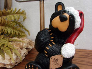 New Big Sky Carvers Bearfoot Bears Jeff Fleming Happy Holiday New Year Grand Bear Figurine