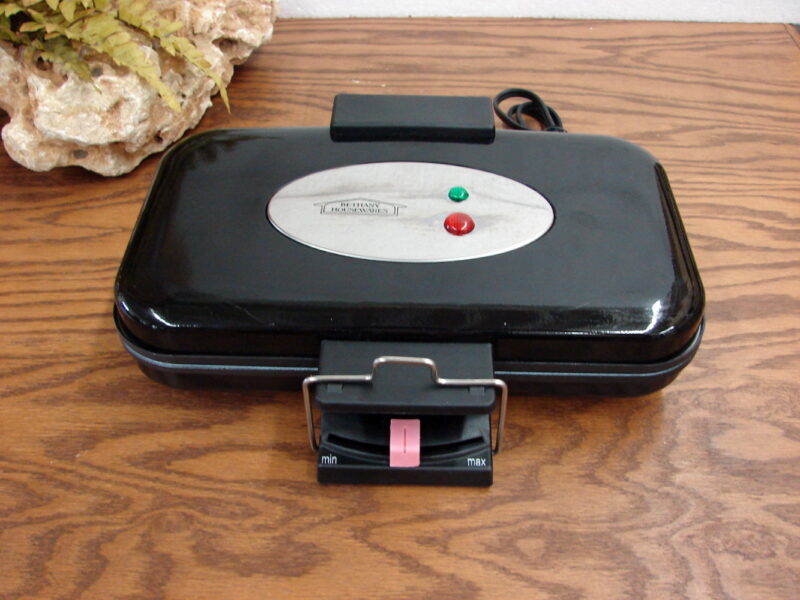 Vintage Scandinavian Krumkake Cookies Iron Bethany Housewares USA Electric, Moose-R-Us.Com Log Cabin Decor