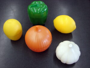 Vintage Hutzler Produce Keeper Saver Onion Pepper Lemon Set/4