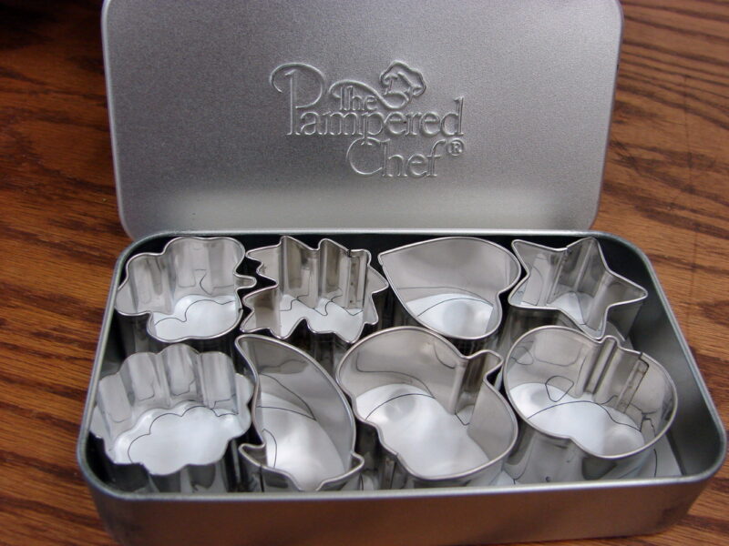 The Pampered Chef Creative Tin Cutters Mini Set/8, Moose-R-Us.Com Log Cabin Decor