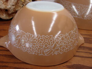 Vintage PYREX Woodland Tan #443 Cinderella Nesting Mixing Bowl 2 1/2 Qt