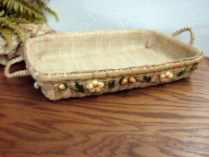 Large Boho Vintage Raffia Woven Straw Fruit Casserole Lasagna Dish Cover Yellow Flowers