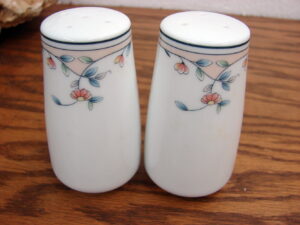 Retired Princess House Heritage Blossom Porcelain Salt & Pepper Shaker