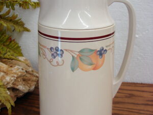 Vintage Corning Ware Corelle Abundance Fruit Insulated Carafe Thermique