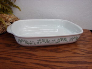 Corning Callaway Green Ivy Corelle Coordinates 9 x 13 Lasagna Cake Baking Pan Stoneware