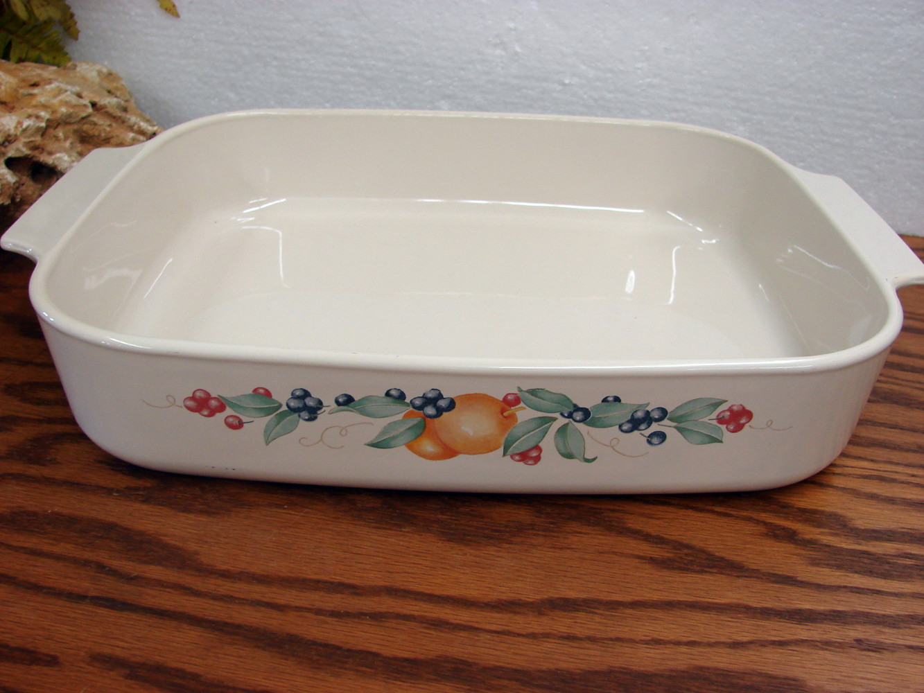 Vintage Corning Ware Corelle Abundance Fruit A-21 Open Roaster Lasagna w/ Trivet - Image 3