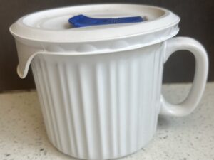Corning Ware Colours 22 oz Stoneware Soup Mug w/ Lid White w/ Blue Flap
