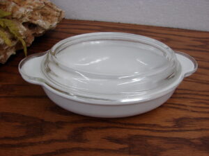 Vintage Corning Ware USA White Oval Au Gratin P-14 w/ Glass Lid