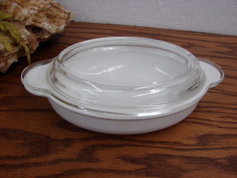 Vintage Corning Ware USA White Oval Au Gratin P-14 w/ Glass Lid, Moose-R-Us.Com Antiques Collectibles Log Cabin Decor