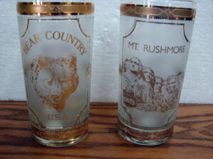 Vintage Culver Gold Souvenir Parks 22kt Gold Marked Set/2