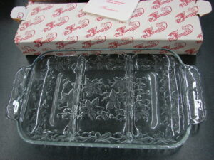 Brand New in Box Retired Princess House Fantasia Raised Relief Crystal Poinsettia #534 Divided Tray