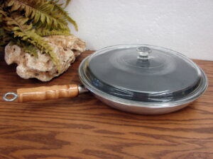 Vintage Heavy Duty Mirro 12" Non Stick Skillet w/ Glass Lid Wood Handle Like New