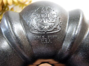 Nordic Ware Heavy Duty Bundt Cake Pan 6 Cup Non Stick Black