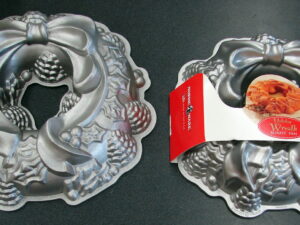 Scandinavian Nordic Ware Heavy Duty Bundt Pinecone Wreath Mold Cake Pan