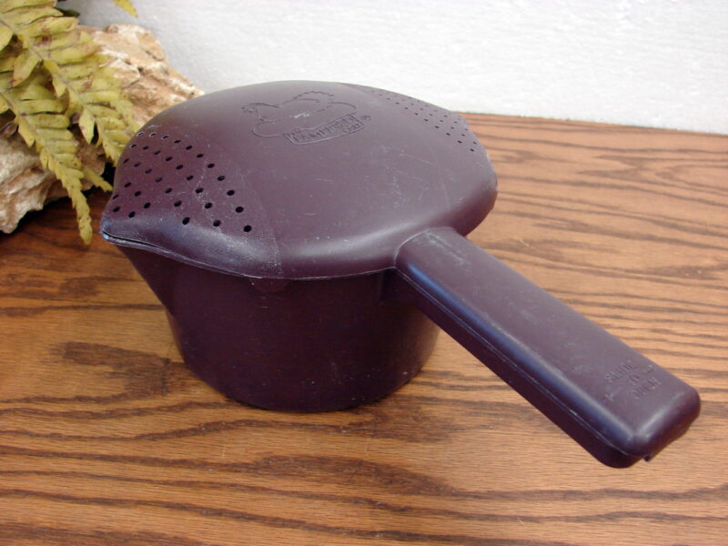 The Pampered Chef Micro Cooker Steamer 4 Cup Strainer Lid, Moose-R-Us.Com Antiques Collectibles Log Cabin Decor