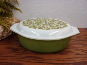 Vintage PYREX Verde Green #045 Oval Casserole w/ Olive Pattern Opal Lid