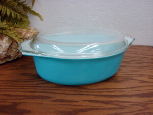 Vintage PYREX Blue Turquoise #045 2 1/2 Qt Oval Casserole w/ #945 Lid