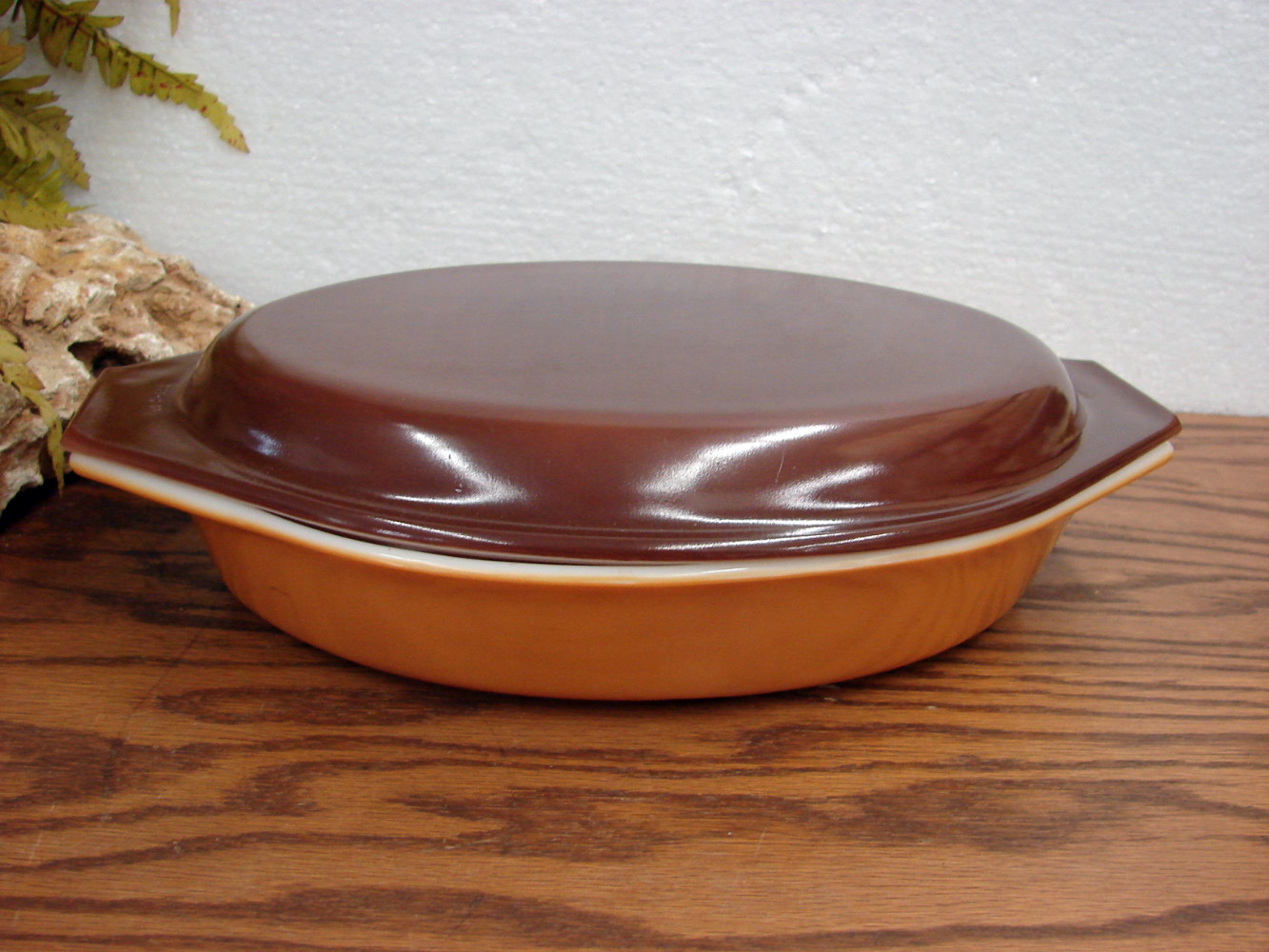 Vintage PYREX Old Orchard Butterscotch #063 Oval Divided Dish w/ Brown Lid 1 1/2 Qt