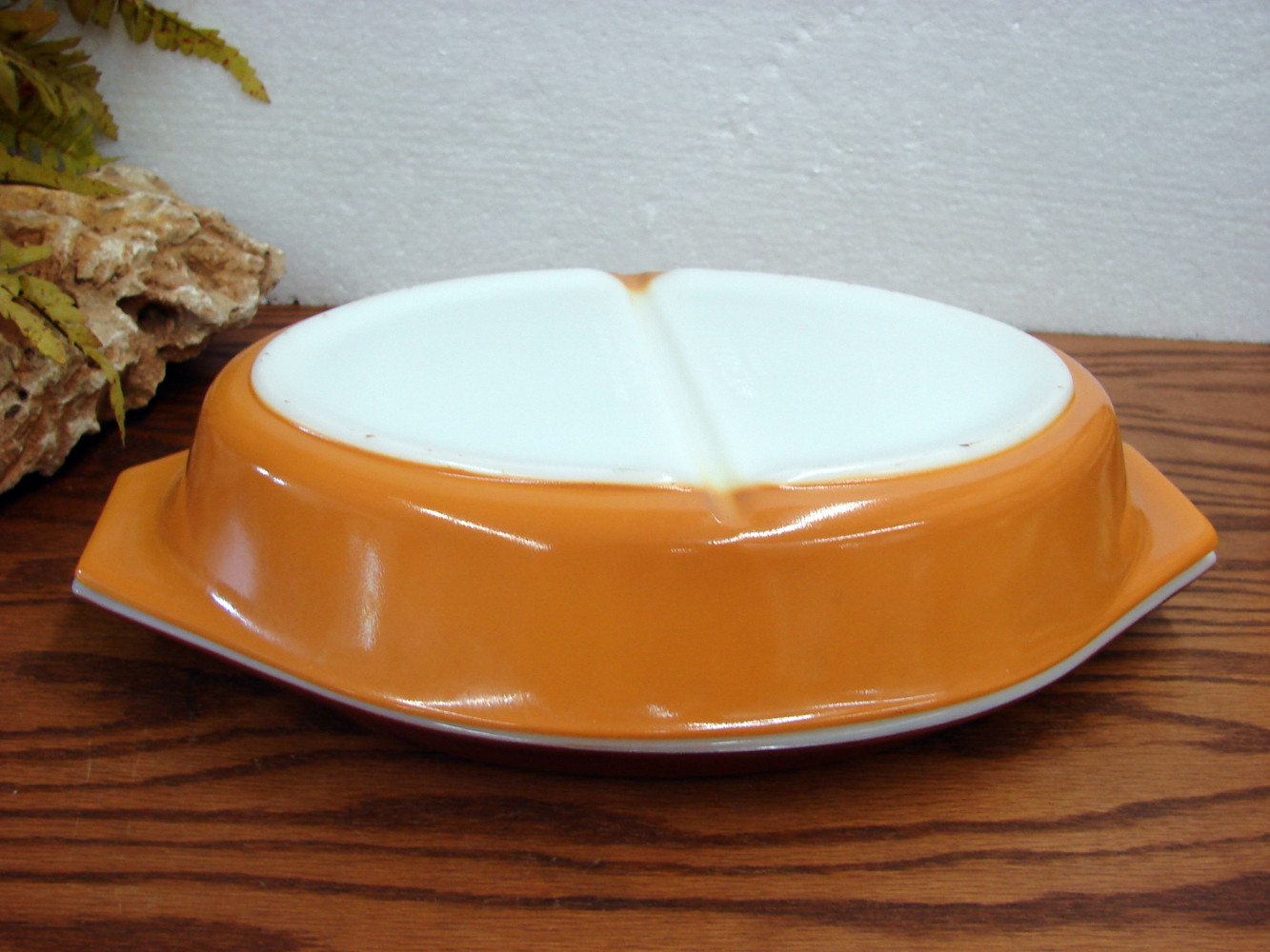 Vintage PYREX Old Orchard Butterscotch #063 Oval Divided Dish w/ Brown Lid 1 1/2 Qt - Image 2