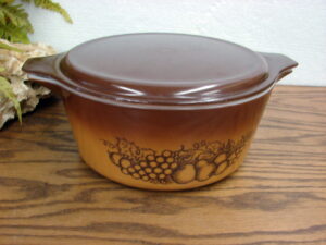 Vintage PYREX Old Orchard Butterscotch #474 Cinderella Round Casserole w/ Brown Lid