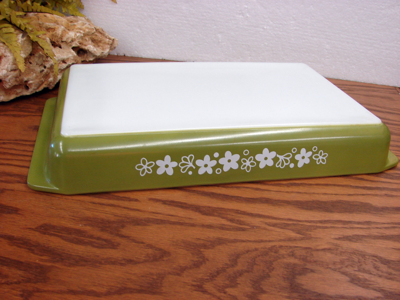 Vintage PYREX Lasagna Spring Green Crazy Daisy #933 Open Baker