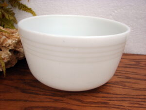 Vintage PYREX White Electric Mixer Bowl Marked 8"