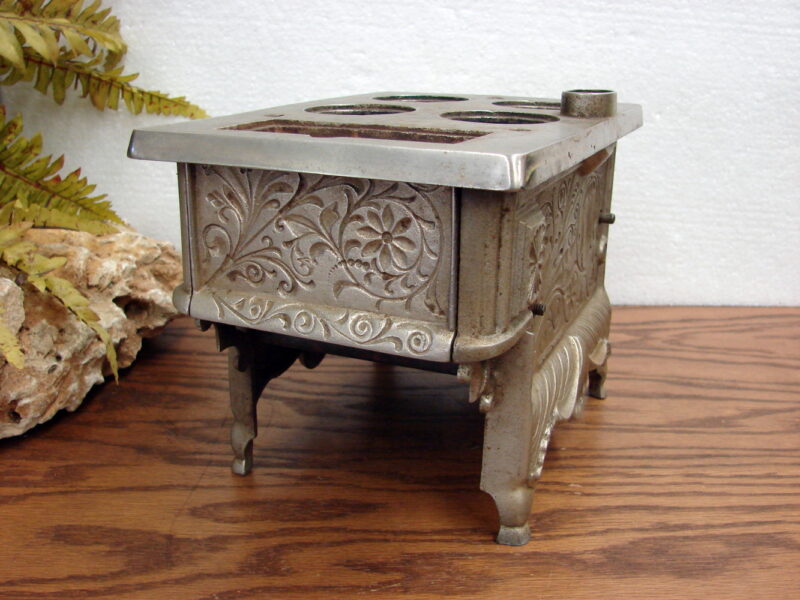 Chrome Salesman Sample Queen Kitchen Stove Cast Iron Miniature, Moose-R-Us.Com Log Cabin Decor