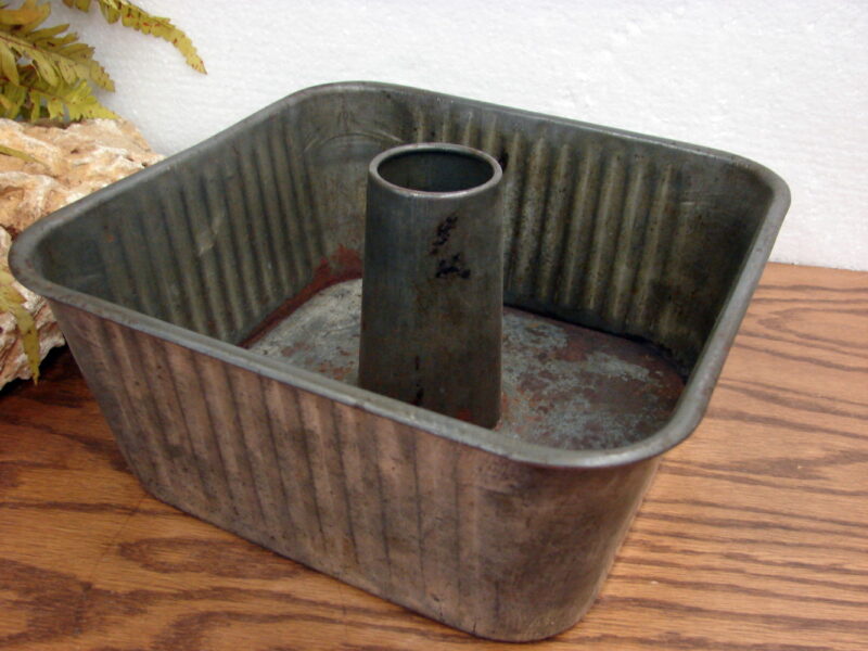 Vintage Tin Ribbed Square Angel Food Bundt Cake Pan, Moose-R-Us.Com Antiques Collectibles Log Cabin Decor