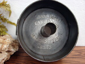 Vintage Lincoln BeautyWare Chrome Stainless Cake Carrier MCM Square, Moose-R-Us.Com Log Cabin Decor