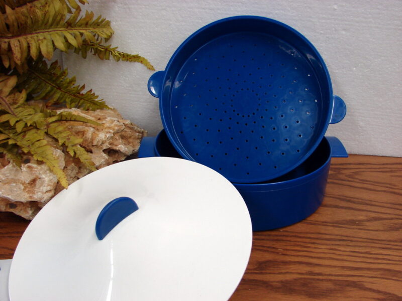 Tupperware Whirlpool Microsteamer w/ Book #3066 Royal Blue White, Moose-R-Us.Com Log Cabin Decor