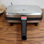 Vintage Vitantonio Mickey & Minnie Mouse Pancake Sandwich Maker Tested - Image 2