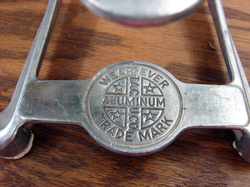Vintage Wear-Ever Tacuco Aluminum Large Citrus Juicer Bottom Dump - Image 4