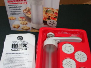 Wilton Cookie Max Cookie Press in Box 12 Designs Ergonomic Dish Washer Safe