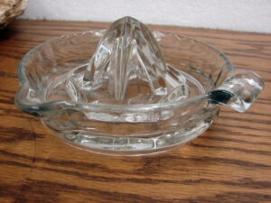 Vintage Clear Glass Manual Citrus Juicer Reamer Side Knob Handle